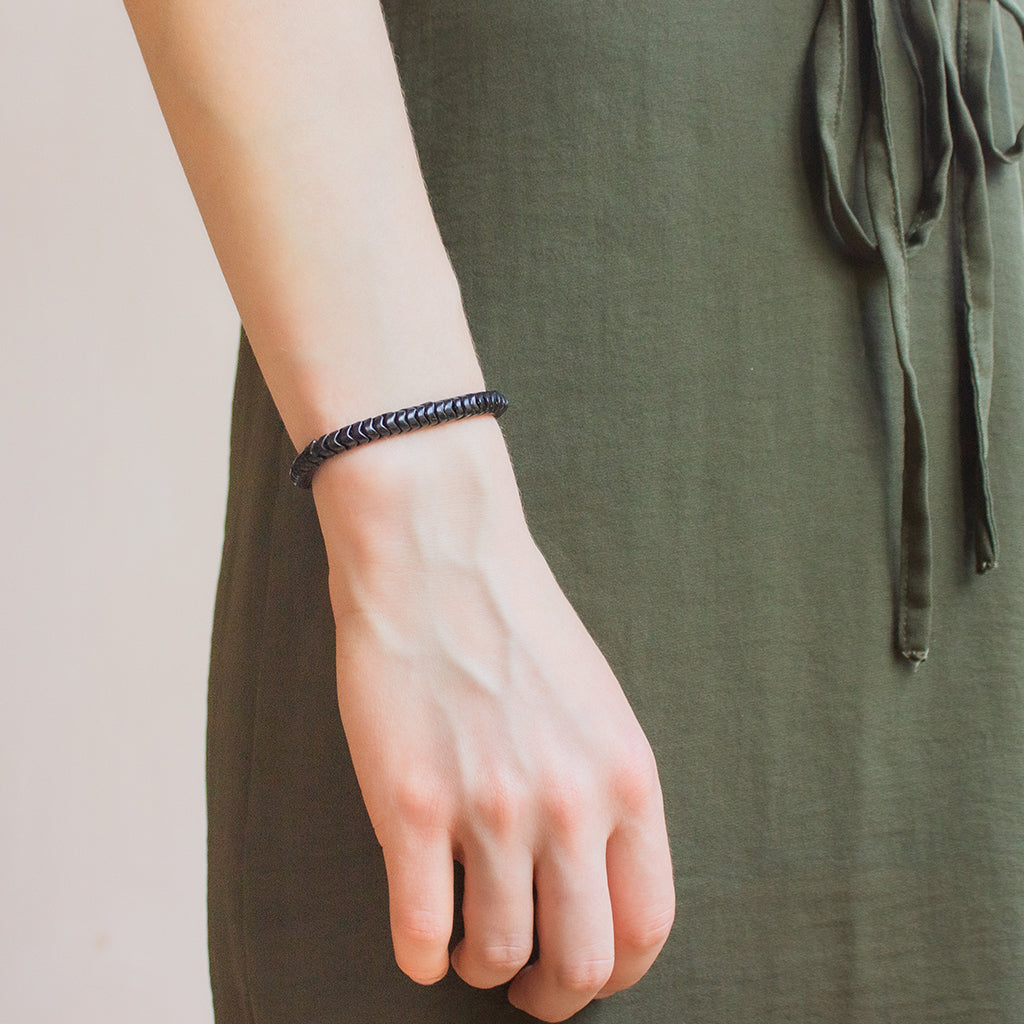 accent bracelet - vintage black snake vertebrae beads