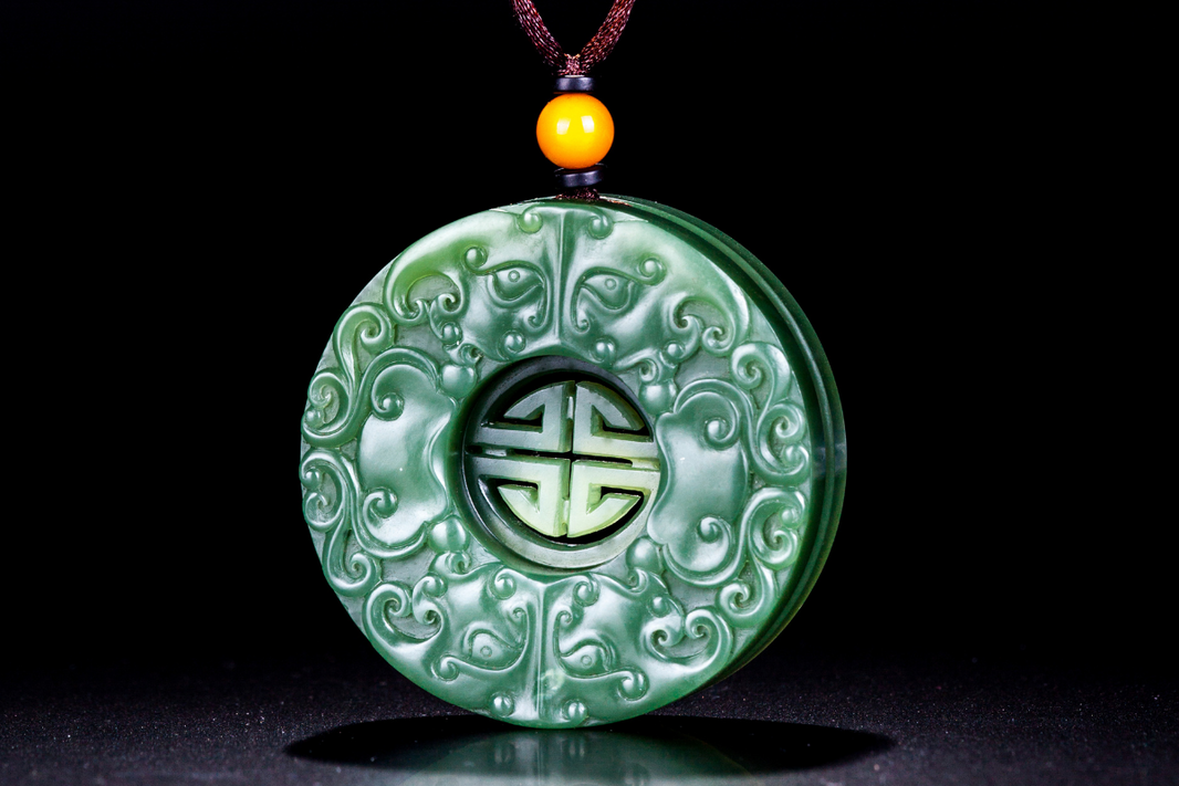 The Comprehensive Guide to Jade: Meaning, Benefits, and Properties