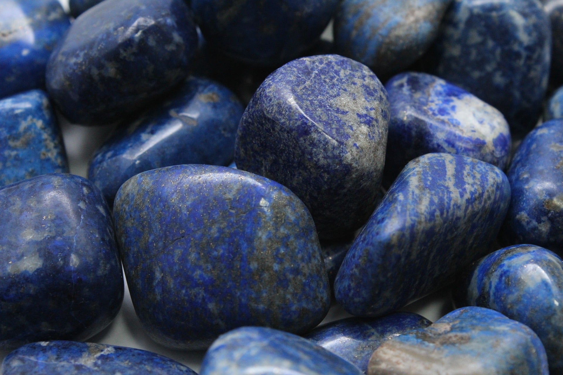 HAKUHODO Lapis Lazuli Set H6483 7本セット Uncover the Rich Story Behind Lapis Lazuli – Atlas Accessories